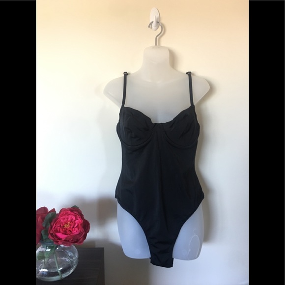 VS one-piece cut-out bathing suit NWT - Picture 3 of 6